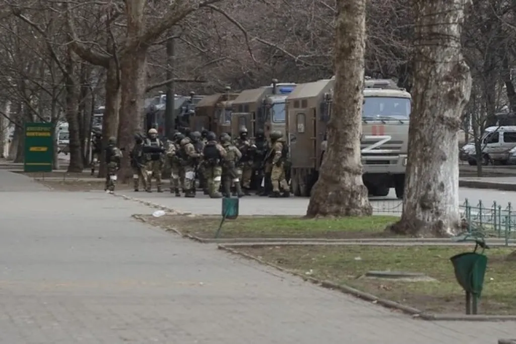 Колаборанти з Херсонщини терміново вивозять родини до Криму