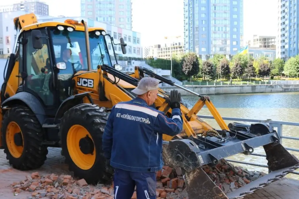 У Києві демонтували паркан, що перекривав доступ до набережної біля ЖК River Stone