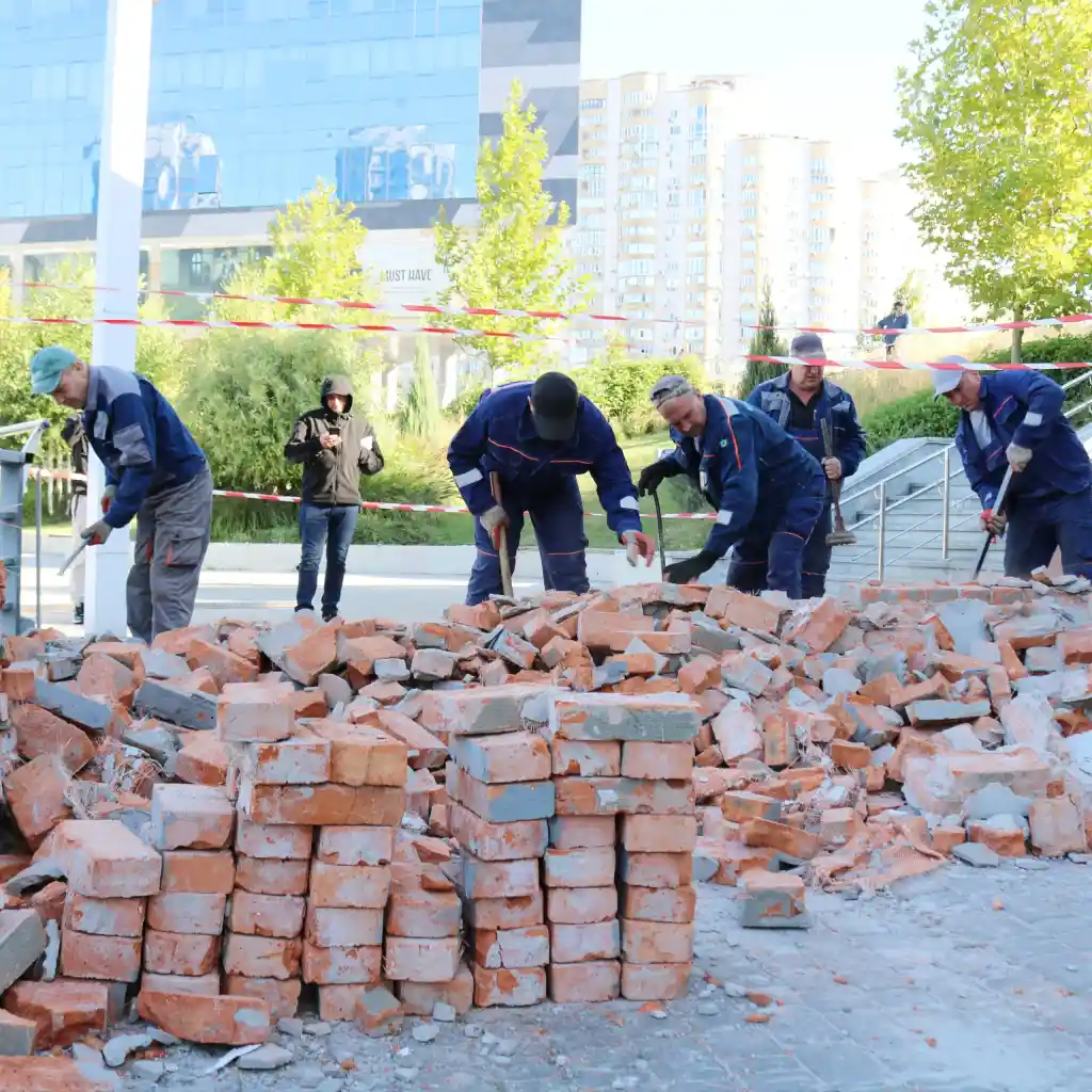 У Києві демонтували паркан, що перекривав доступ до набережної біля ЖК River Stone