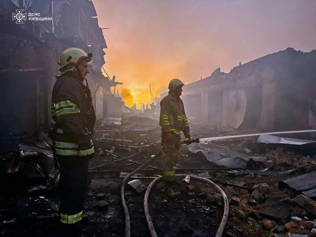 Нічна атака на Білу Церкву: рятувальники показали масштаби руйнувань
