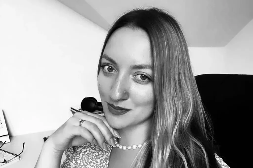 У Києві загинула молода мама з немовлям під час обстрілу: відомі деталі трагедії