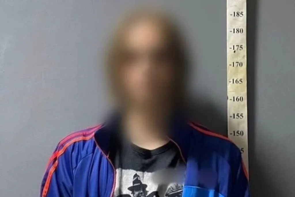 У Києві чоловік побив жінку через зауваження в черзі: потерпіла в лікарні