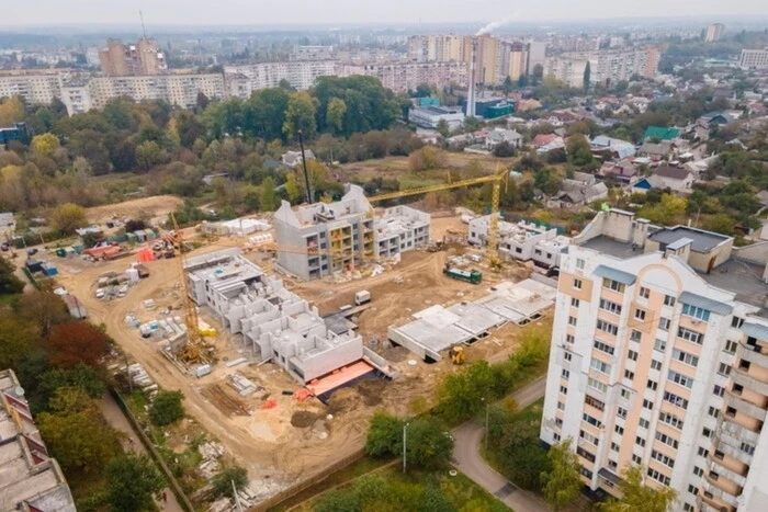Соціальне житло за преміальною ціною: як у Житомирі для переселенців зводять комплекс, дорожчий за київські новобудови