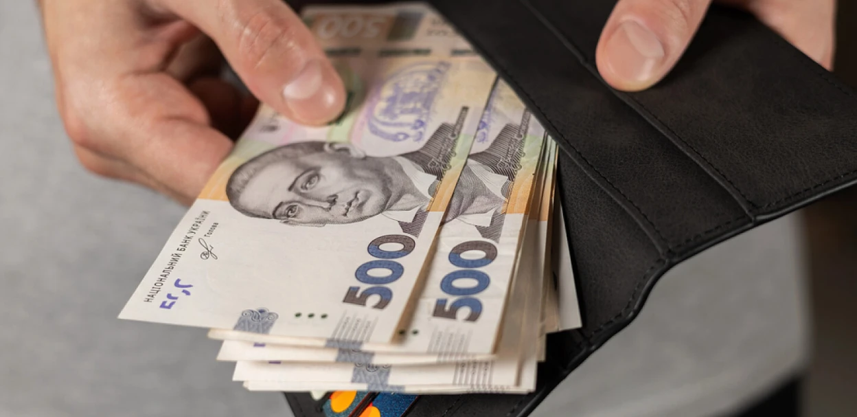 У Раді запропонували підвищити зарплати вчителям до трьох мінімальних: уряду доручили розробити механізм