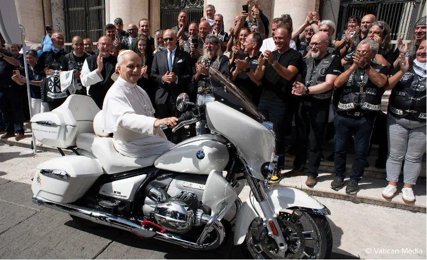 Папа Римський продав унікальний мотоцикл BMW R 18 Transcontinental за понад 130 тисяч євро