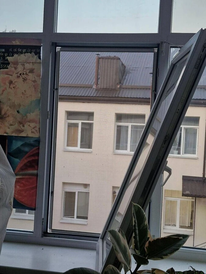 Після нічних атак у Києві пошкоджено школи та дитячі садки: частина переходить на дистанційку