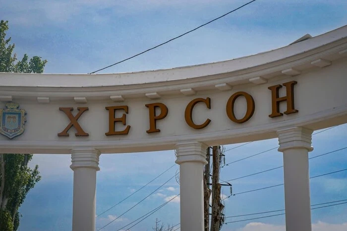 Росіяни обстріляли Херсон: одна людина загинула, ще одна поранена