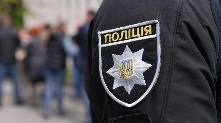 Антисемітський напад у Києві: біля синагоги на Оболоні облили чоловіка сльозогінним газом