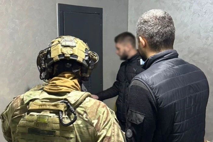На Київщині викрили шахраїв, які ошукали інтернет-магазин косметики на понад 700 тисяч гривень