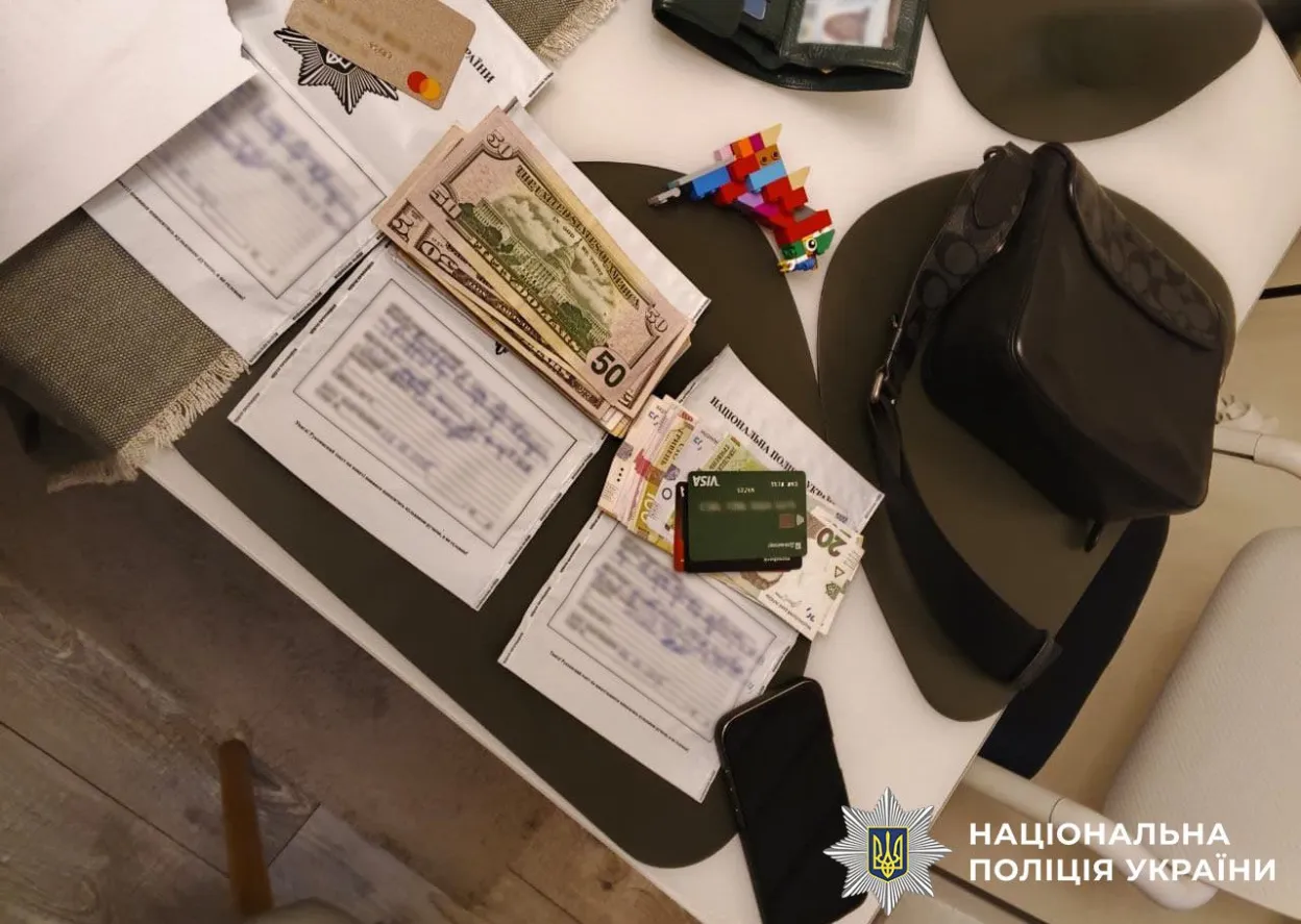 На Київщині викрили шахраїв, які ошукали інтернет-магазин косметики на понад 700 тисяч гривень