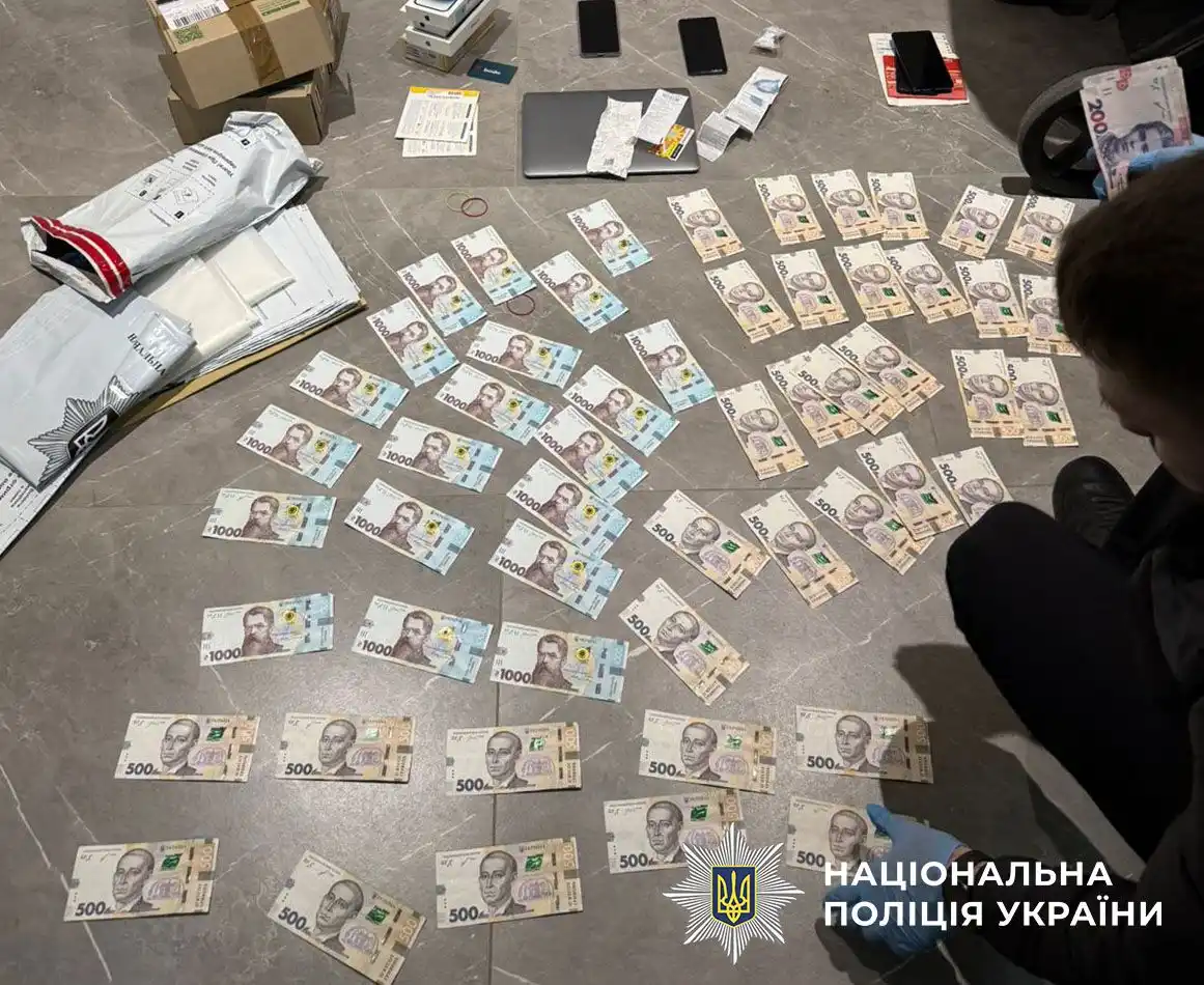 На Київщині викрили шахраїв, які ошукали інтернет-магазин косметики на понад 700 тисяч гривень