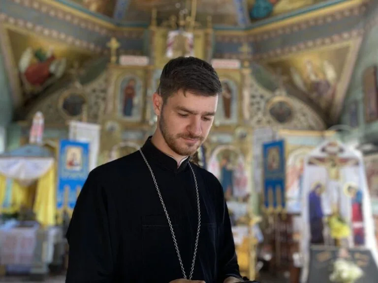 Священник із Тернопільщини створив мобільний додаток для підготовки до сповіді