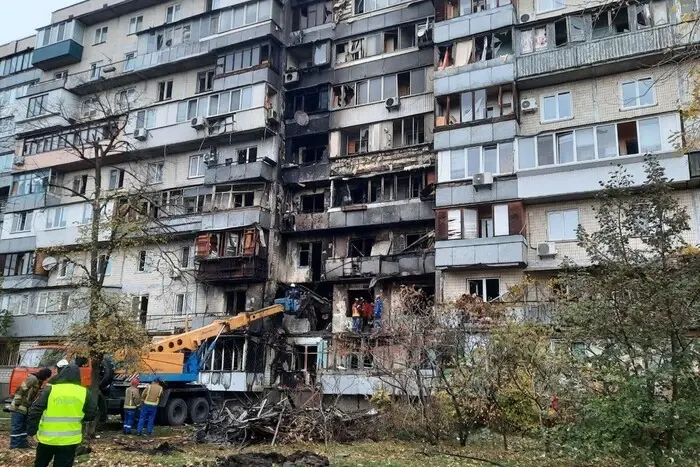 Нічна атака на Київ: завершено рятувальні роботи, зростає кількість постраждалих
