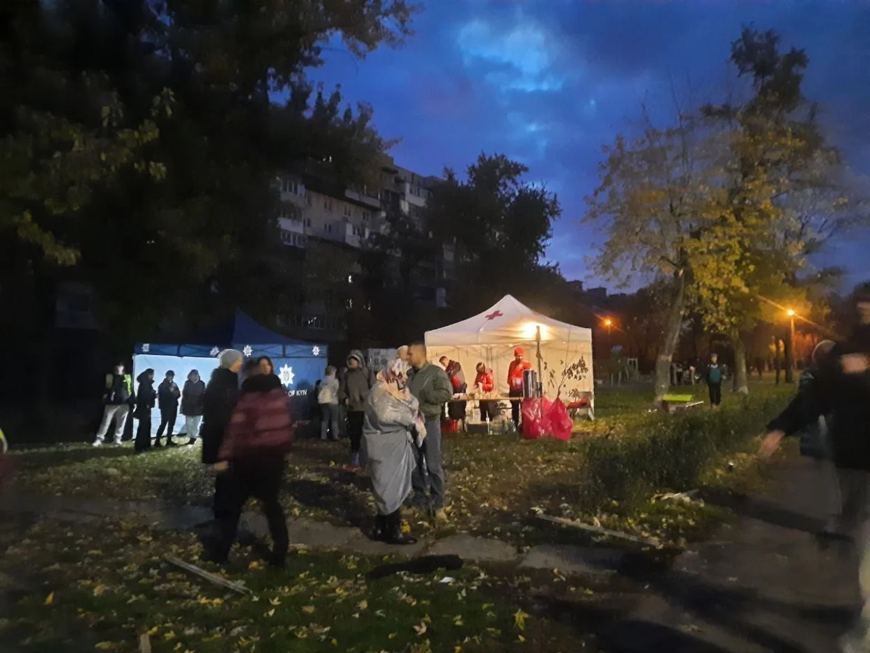 Нічна атака на Київ: завершено рятувальні роботи, зростає кількість постраждалих