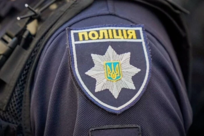 На Київщині жінка вдарила поліцейського під час перевірки військових документів
