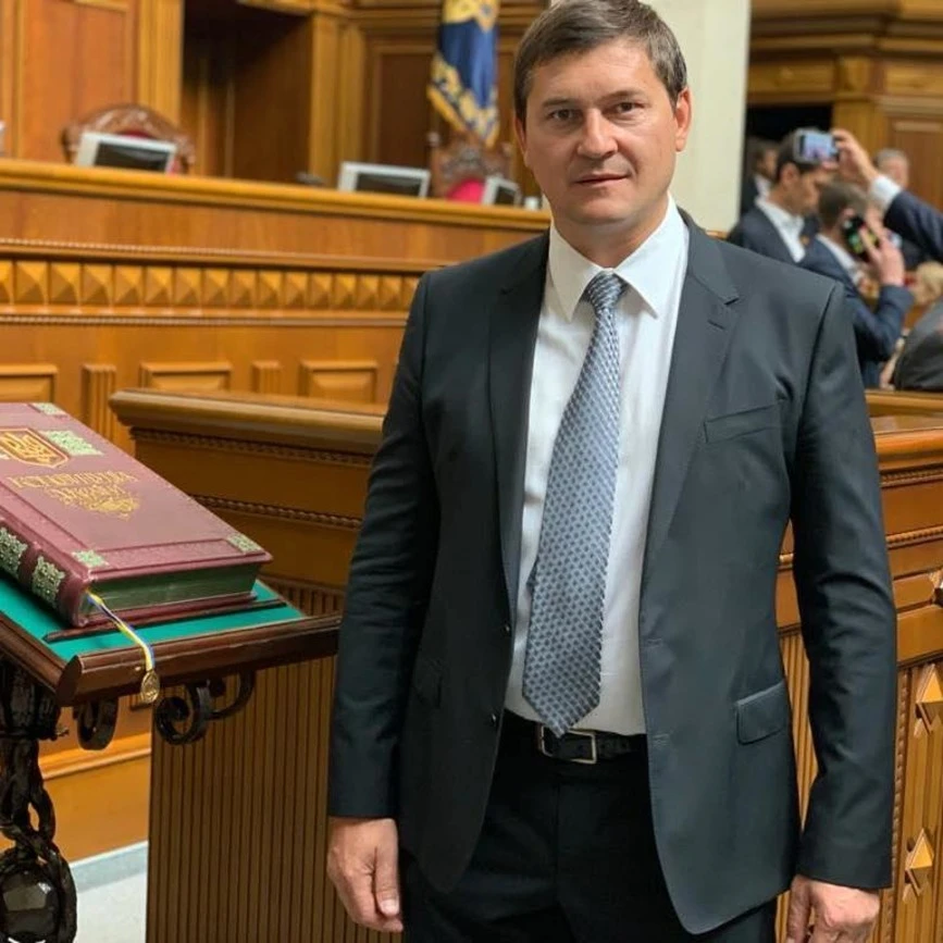 Сім депутатів, які тримають монобільшість на плаву: хто рятує «Слугу народу» від розпаду