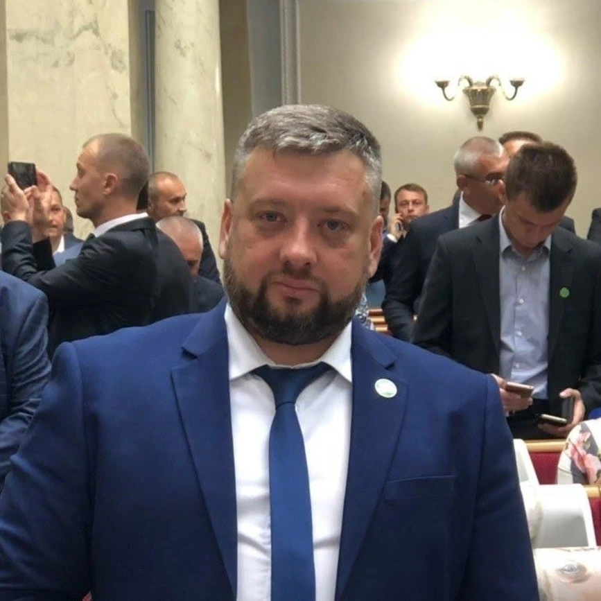 Сім депутатів, які тримають монобільшість на плаву: хто рятує «Слугу народу» від розпаду