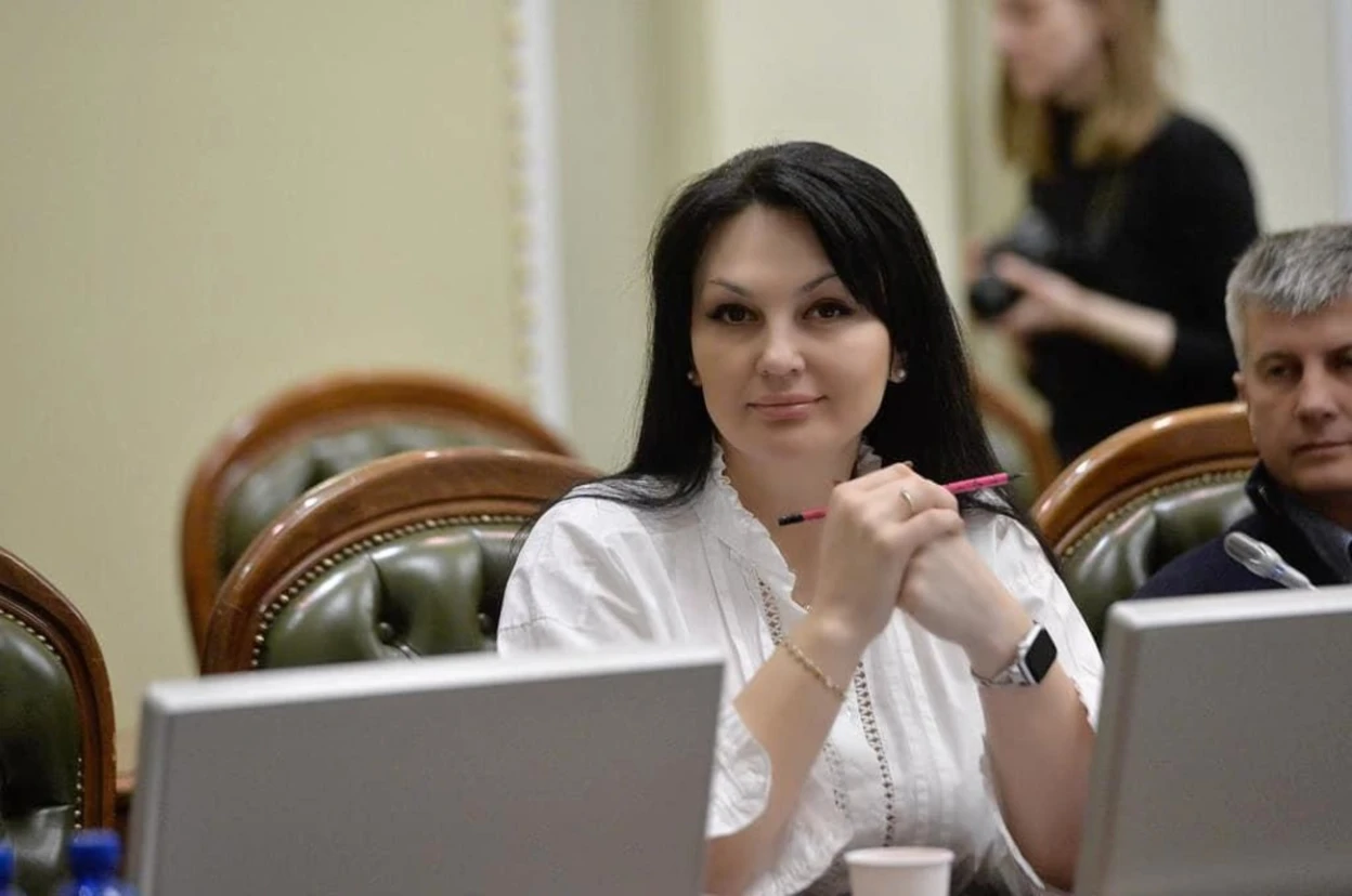Сім депутатів, які тримають монобільшість на плаву: хто рятує «Слугу народу» від розпаду