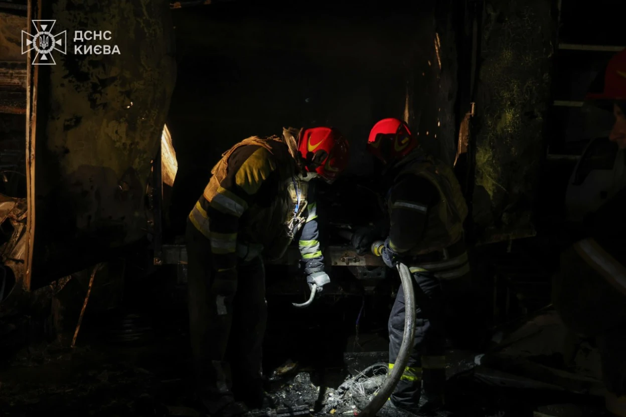 ДСНС розповіла про наслідки нічної атаки безпілотників на Київ