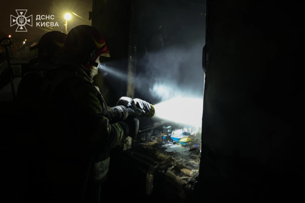 ДСНС розповіла про наслідки нічної атаки безпілотників на Київ