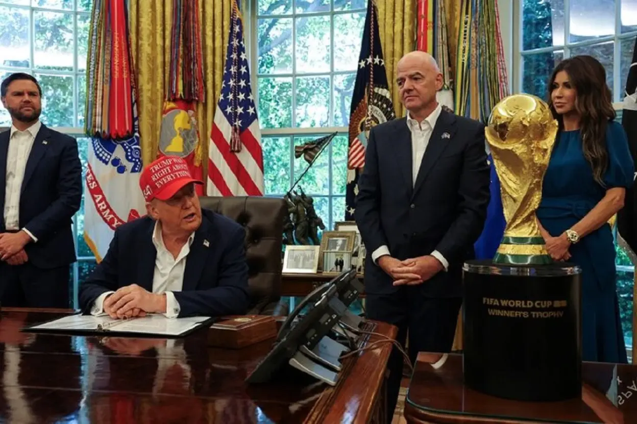 Глава ФІФА під критикою через заяви про підтримку Трампа