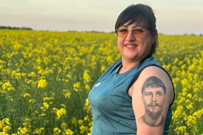 Мама загиблого фаната «Динамо» зробила татуювання на його честь