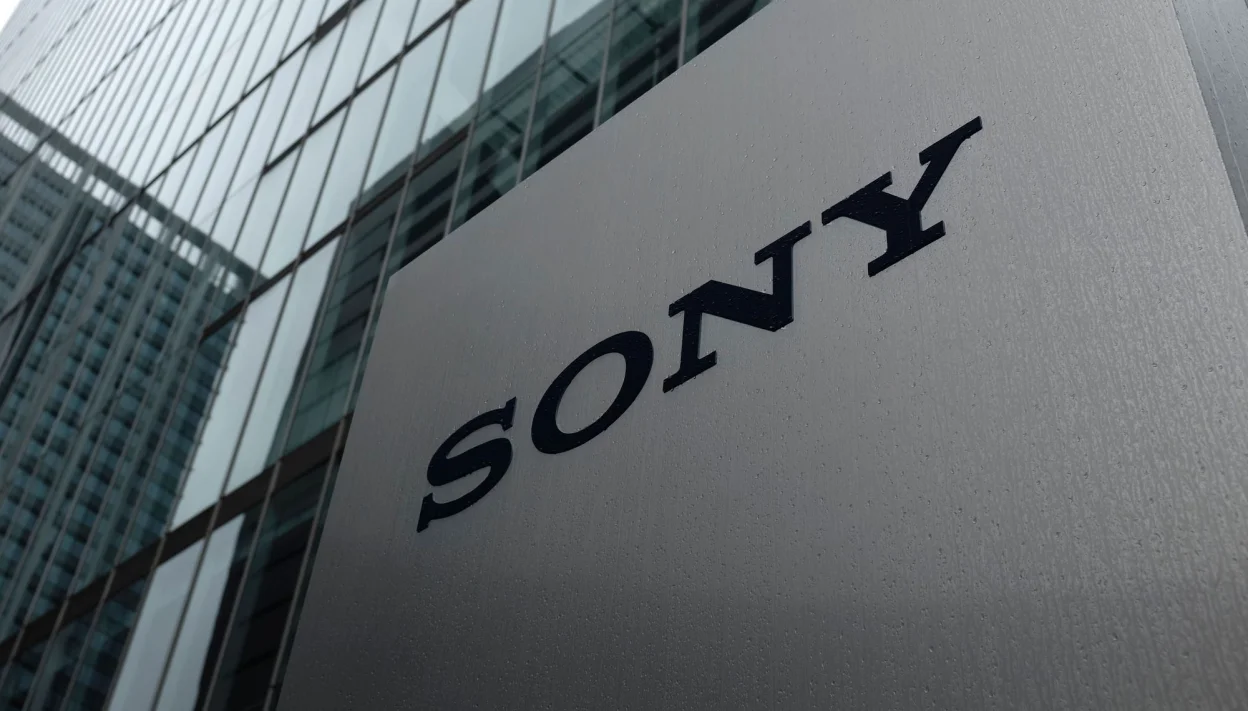Sony представила новий PlayStation-монітор із док-станцією для DualSense та частотою 240 Гц