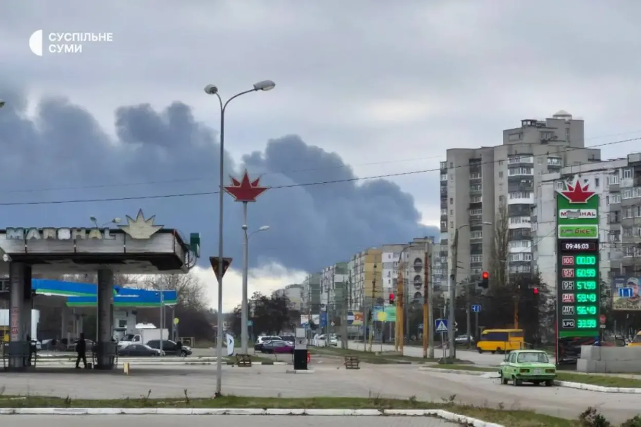 Суми обтягнуло димом після атаки РФ: що радить влада містянам