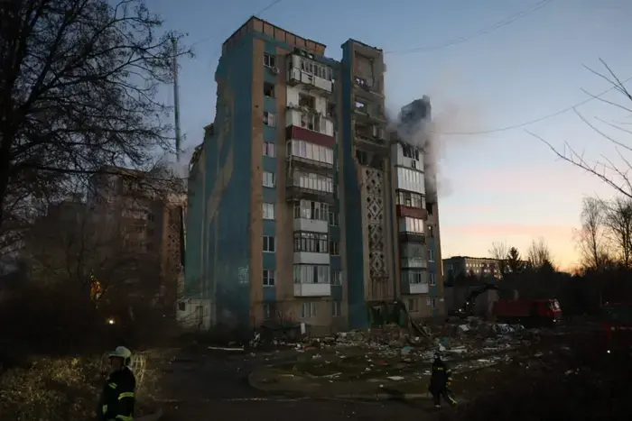 Ракетна атака на Тернопіль: Зеленський повідомив про людей, що залишаються під завалами