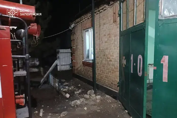 Удар дрона по тилу порятунку: на Запоріжжі пошкоджено пожежну частину