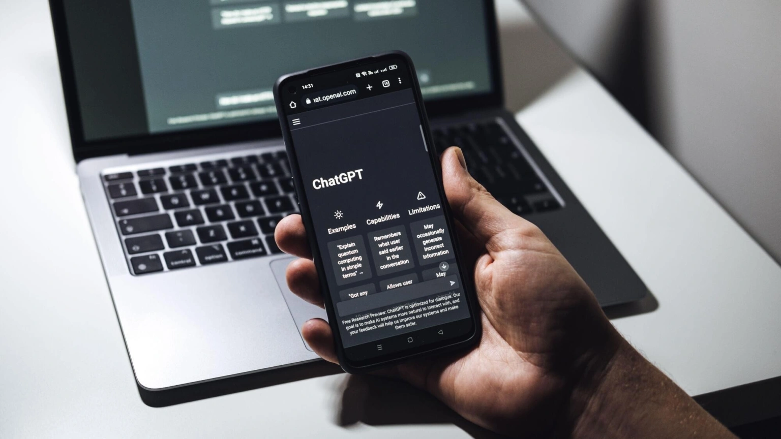 ChatGPT без «комерційних тіней»: OpenAI зупинила показ рекомендацій