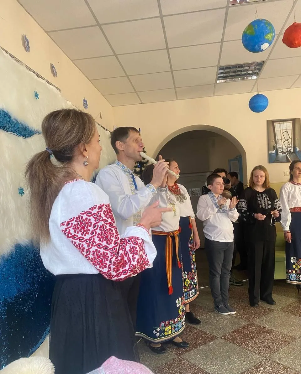 Баварські школярі передали київським дітям 2180 новорічних подарунків