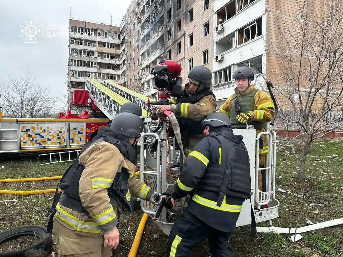 Авіаудар по Запоріжжю: десятки поранених, місто ліквідовує наслідки