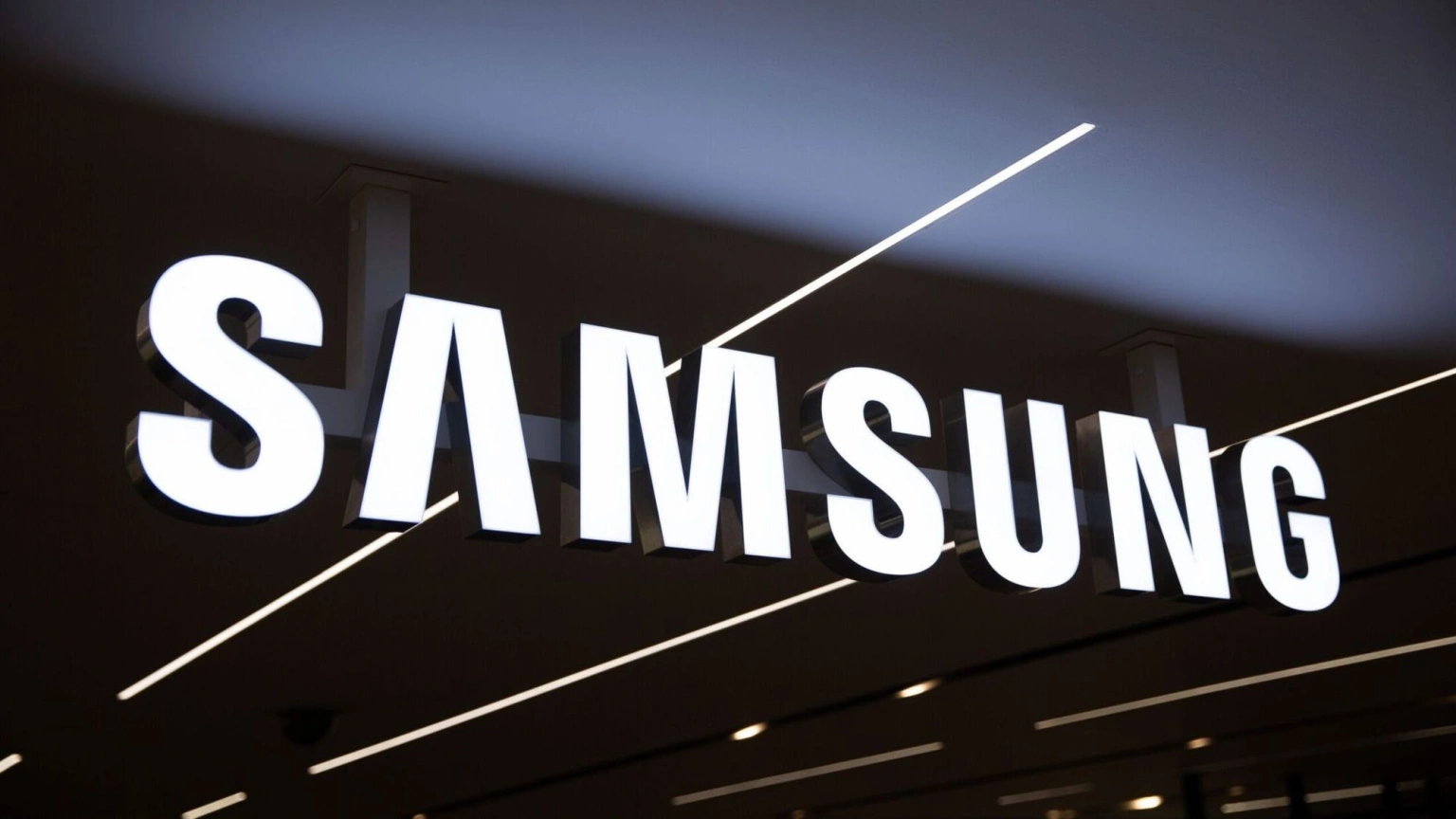 Samsung готує новий складаний смартфон Wide Fold для прямої конкуренції з Apple