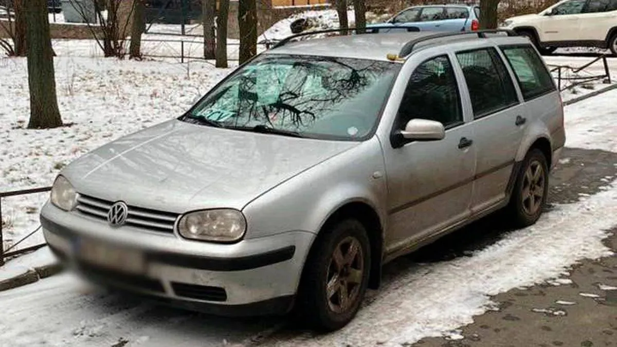 Авто з «Пелюсткою» на даху: у столиці водія покарали за небезпечний жарт
