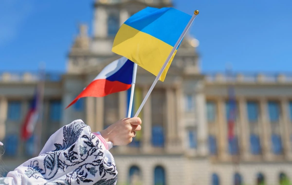 Голос солідарності з Чехії: тисячі громадян перепросили Україну за заяви політика