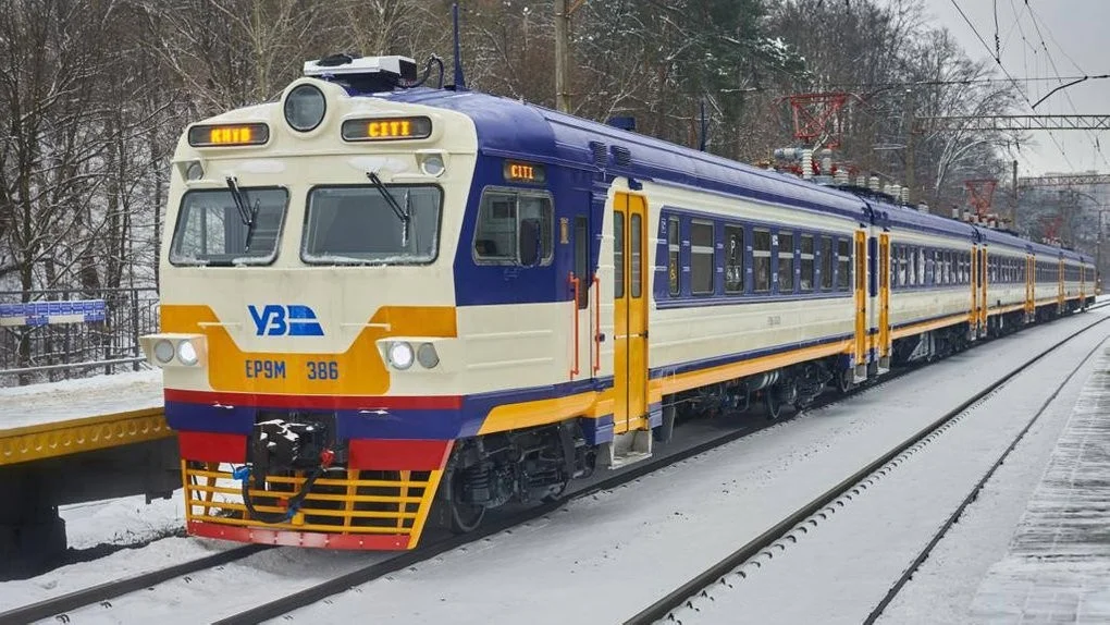 Кільцева електричка підсилює рух: у Києві запускають шатли через негоду
