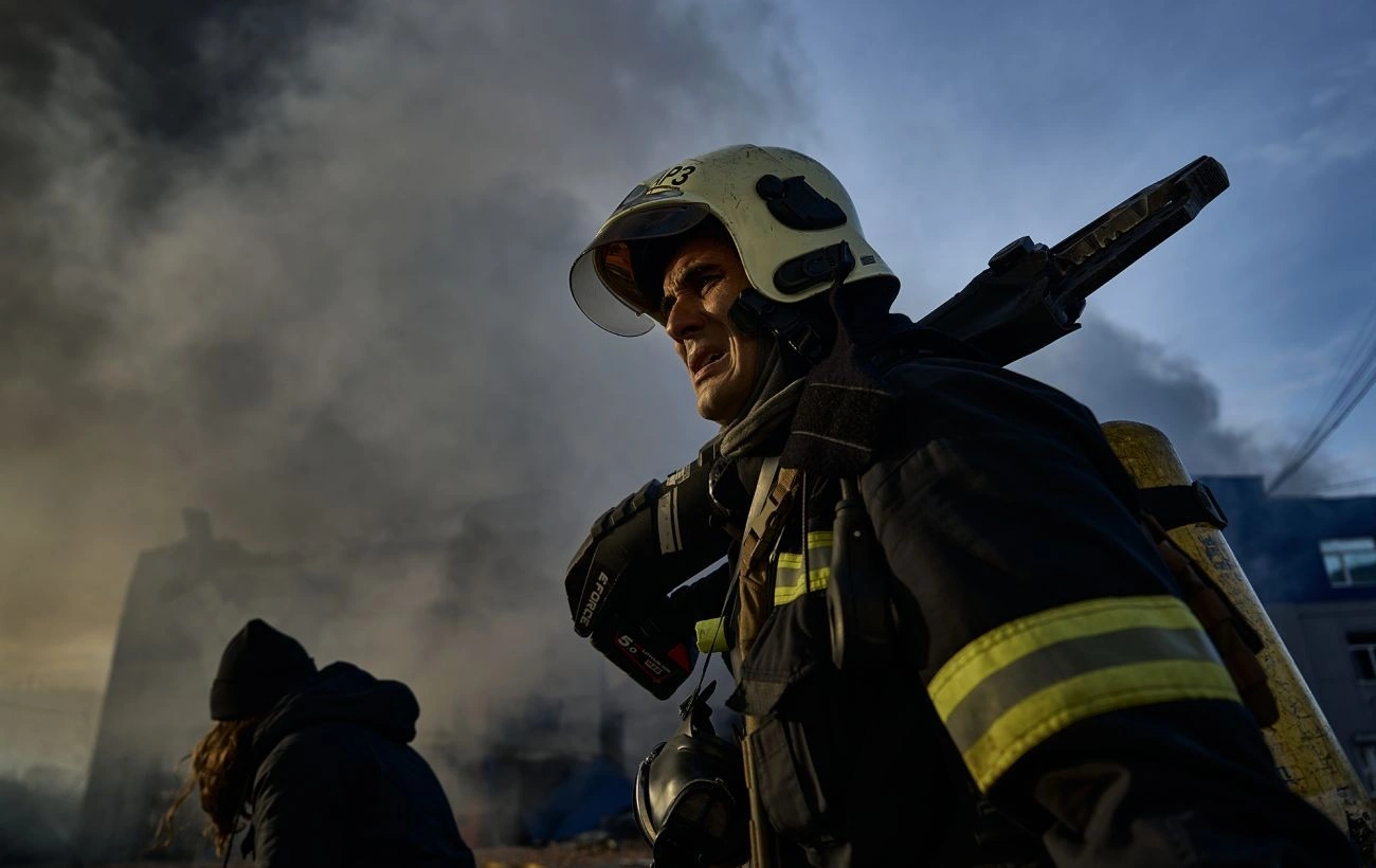 Нічна атака дронів на Хмельниччину: на підприємстві спалахнула пожежа