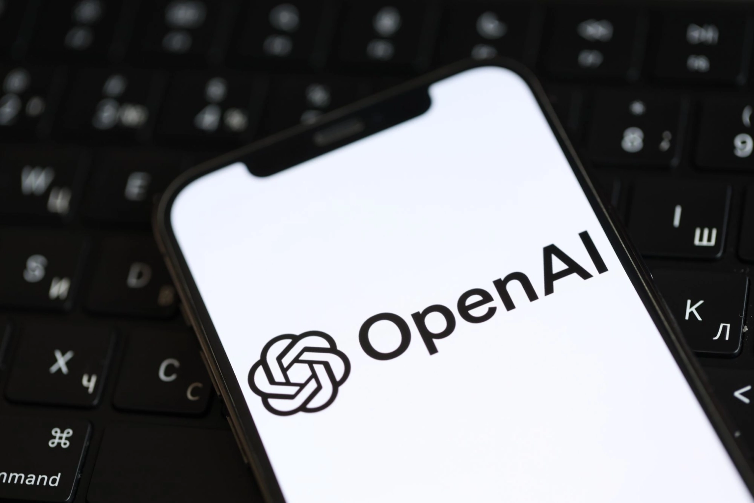 ChatGPT навчиться розпізнавати вік: як OpenAI планує захистити підлітків