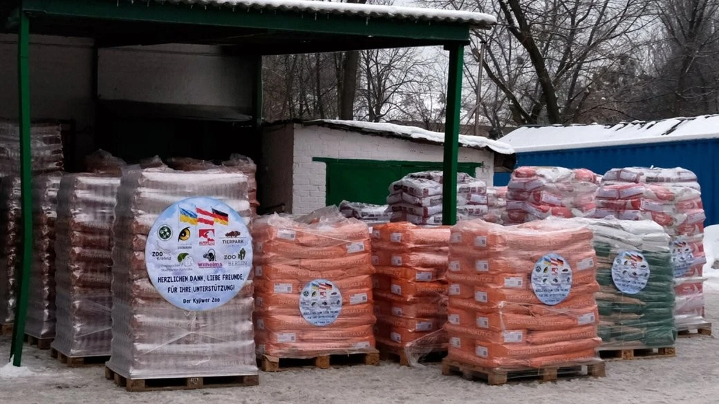 Європейська підтримка для мешканців Київзоо: понад 20 тонн стратегічного корму прибуло до столиці