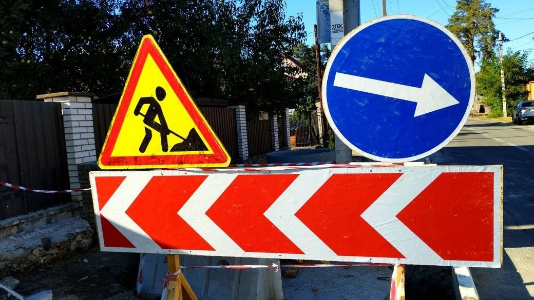 Водіям на замітку: Набережне шосе готують до ямкового ремонту