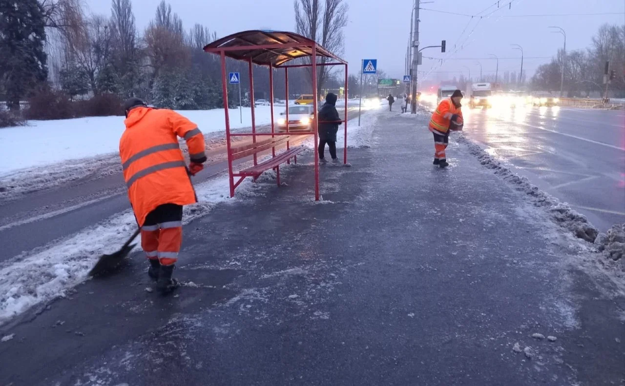 Київ під крижаним панциром: у столиці оголошено «жовтий» рівень небезпеки