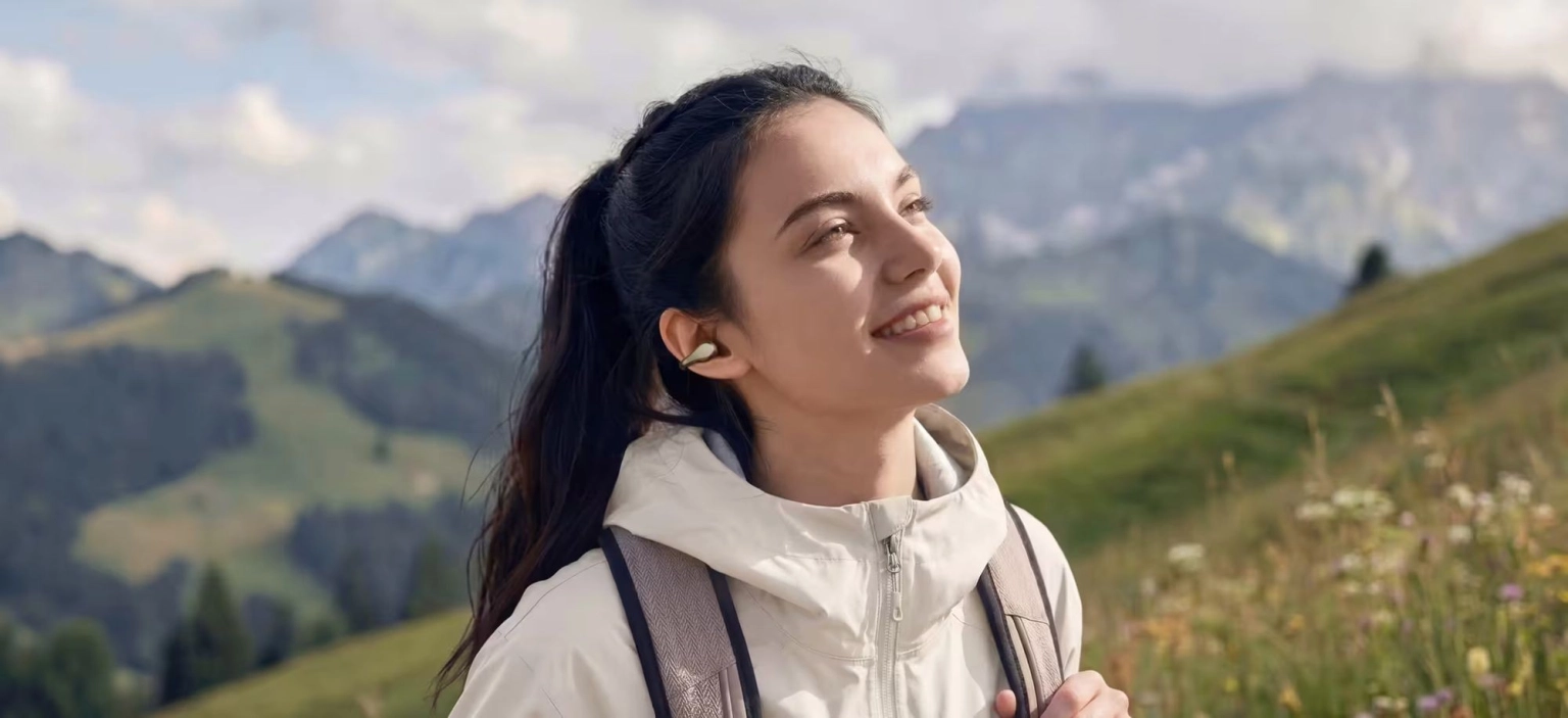 Oppo Enco Clip 2: навушники-кліпси з 40 годинами роботи та чипом, який обіцяє прорив у шумоподавленні