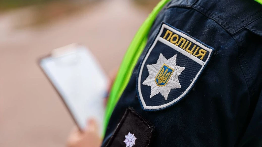 Іграшкова рушниця та реальні кайданки: у столиці затримали озброєного дезертира