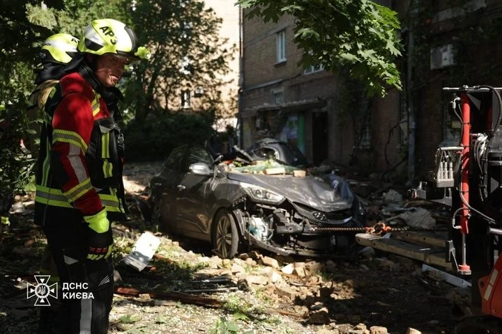 Масштаби руйнувань у столиці після ворожого удару: сотні пошкоджених будівель