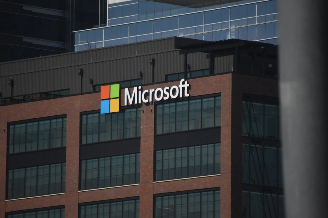 Корпоративна війна з дослідником: Microsoft латає свіжі діри у Windows через публічний витік