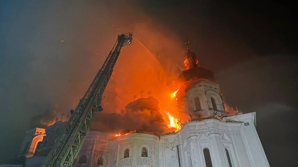 Російська атака спричинила руйнівну пожежу в Києво-Печерській лаврі