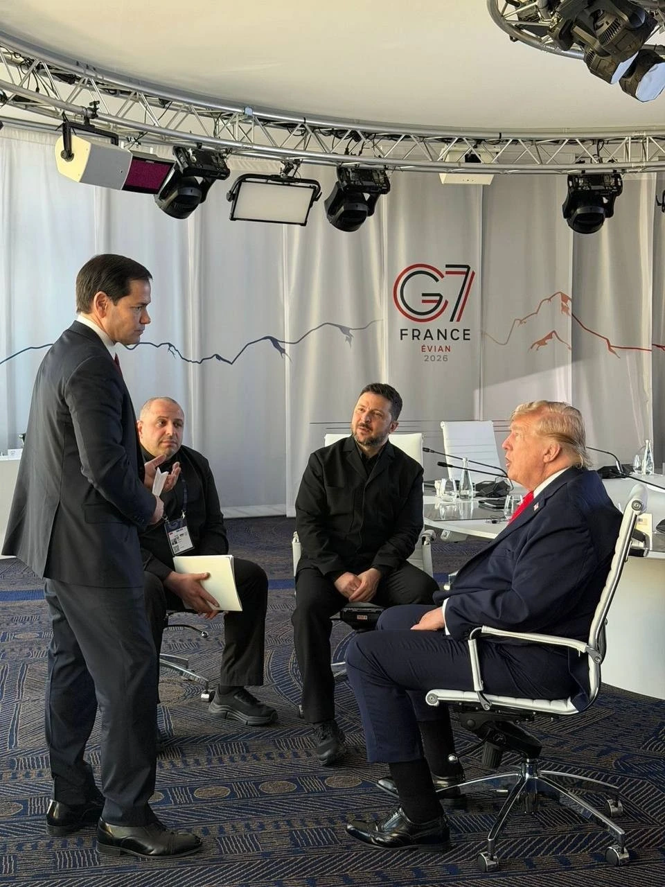 Французький вояж Трампа: підсумки саміту G7 та українське питання